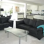 Fantastic Renovated Annex