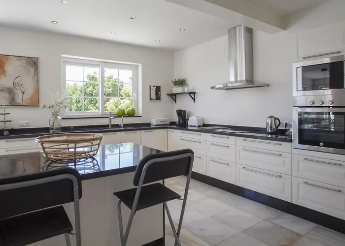 Fantastic Renovated Annex Villa *